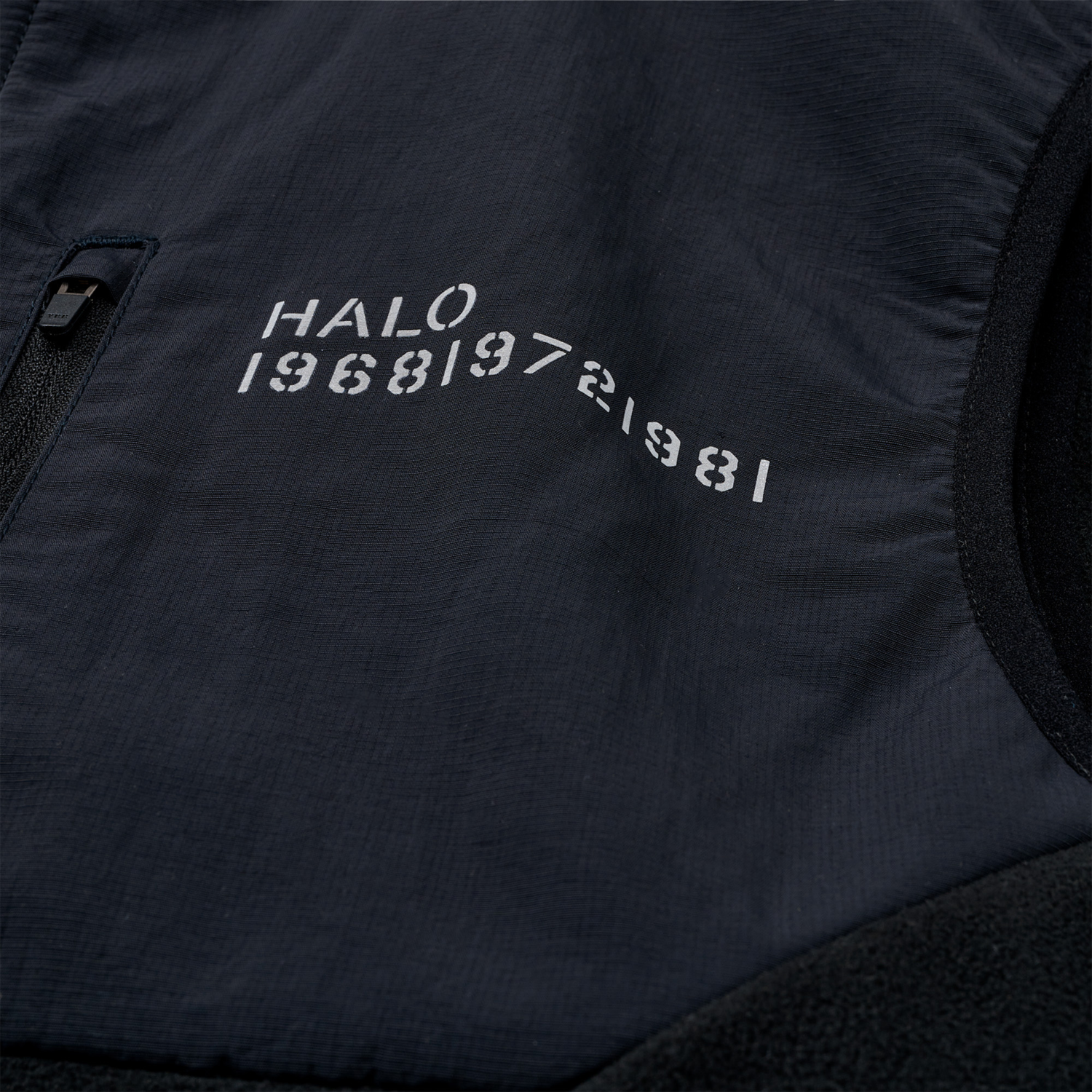 HALO BLOCKED FLEECE VEST, BLACK, packshot
