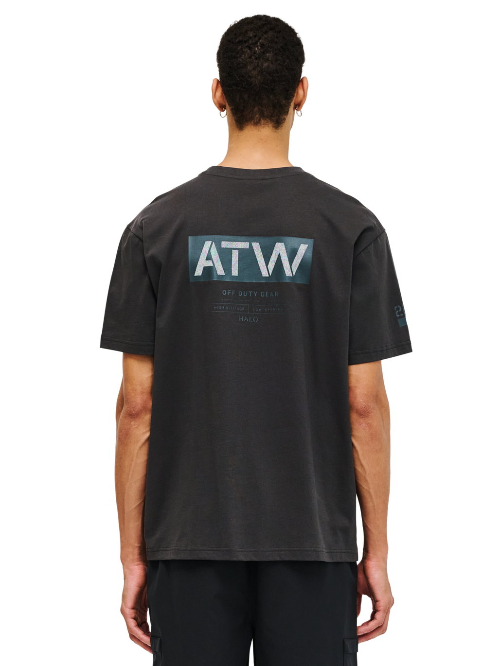 HALO GRAPHIC T-SHIRT, RAVEN, model