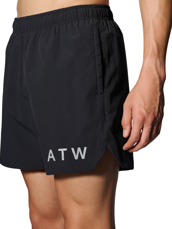 HALO SHORTS, BLACK, model