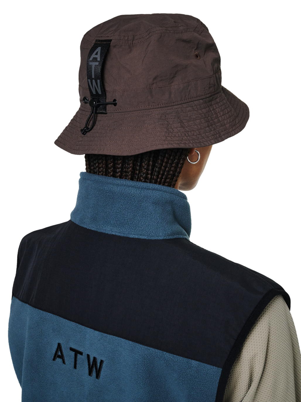 HALO NYLON BUCKET HAT, CHOCOLATE CHIP, model