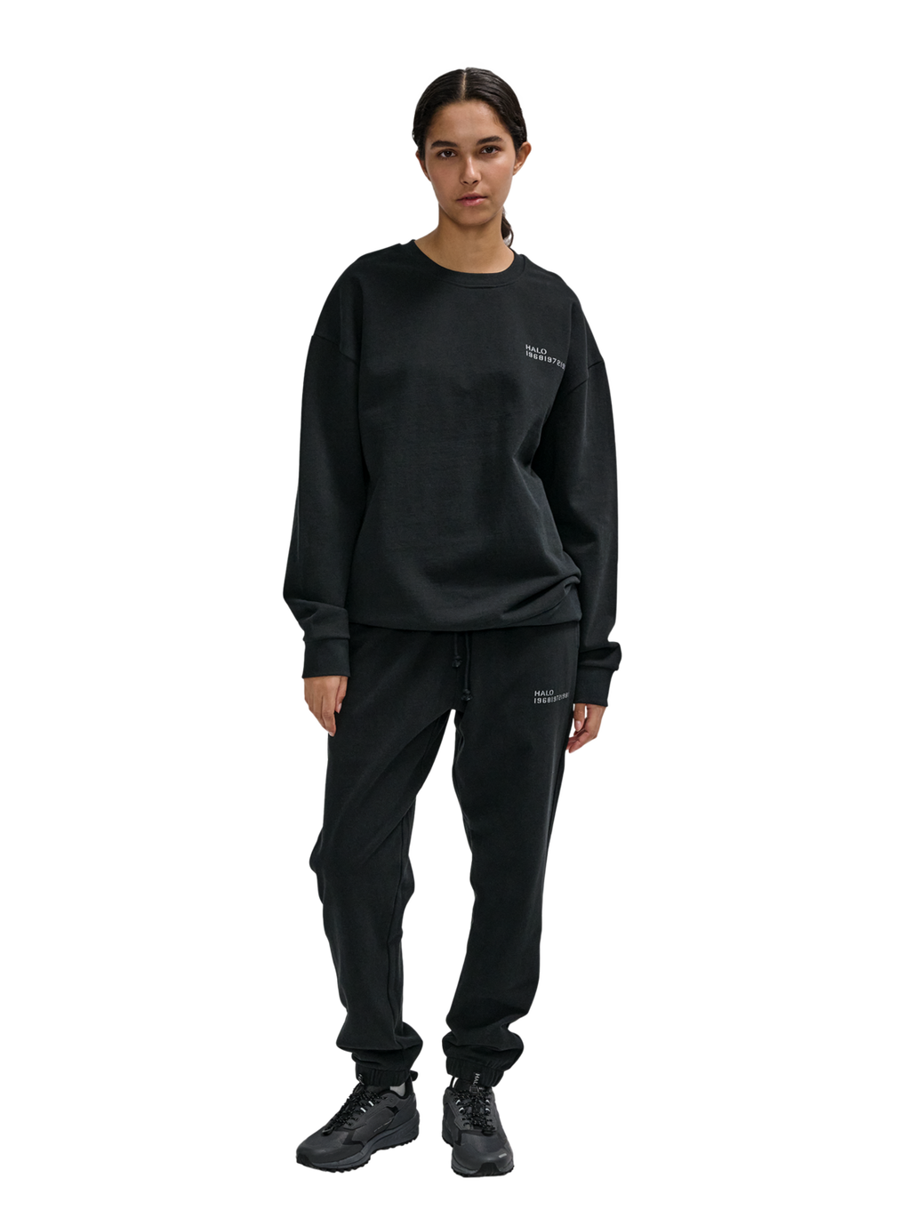 HALO ESSENTIAL SWEATPANTS, BLACK, model