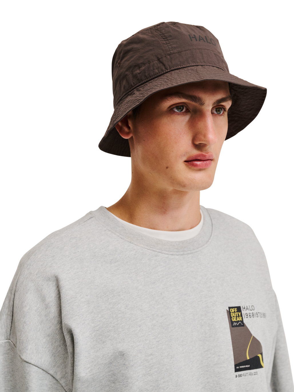 HALO NYLON BUCKET HAT, CHOCOLATE CHIP, model