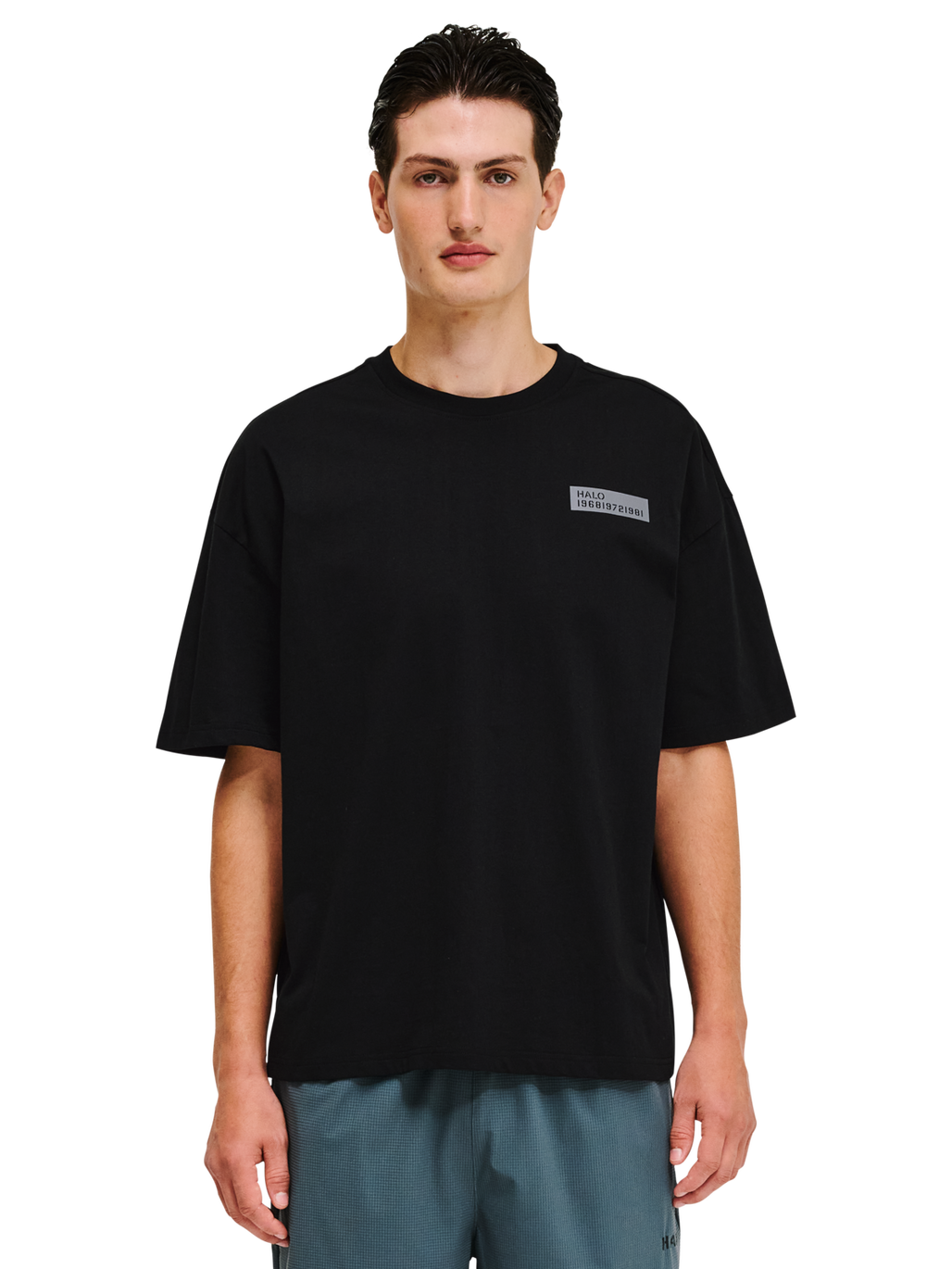 HALO GRAPHIC BOXY T-SHIRT, BLACK/GRIFFIN/GRIFFIN, model