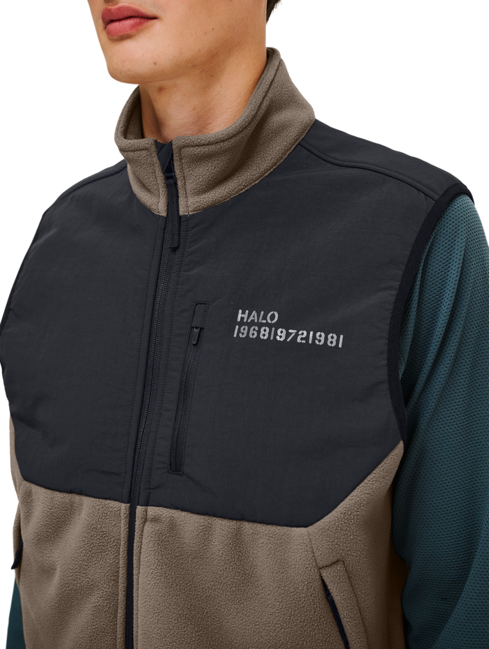HALO BLOCKED FLEECE VEST, CHOCOLATE CHIP, model