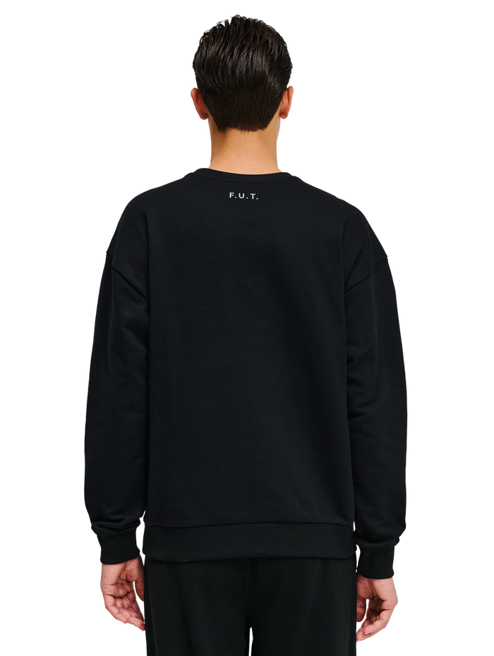 HALO ESSENTIAL CREW, BLACK, model