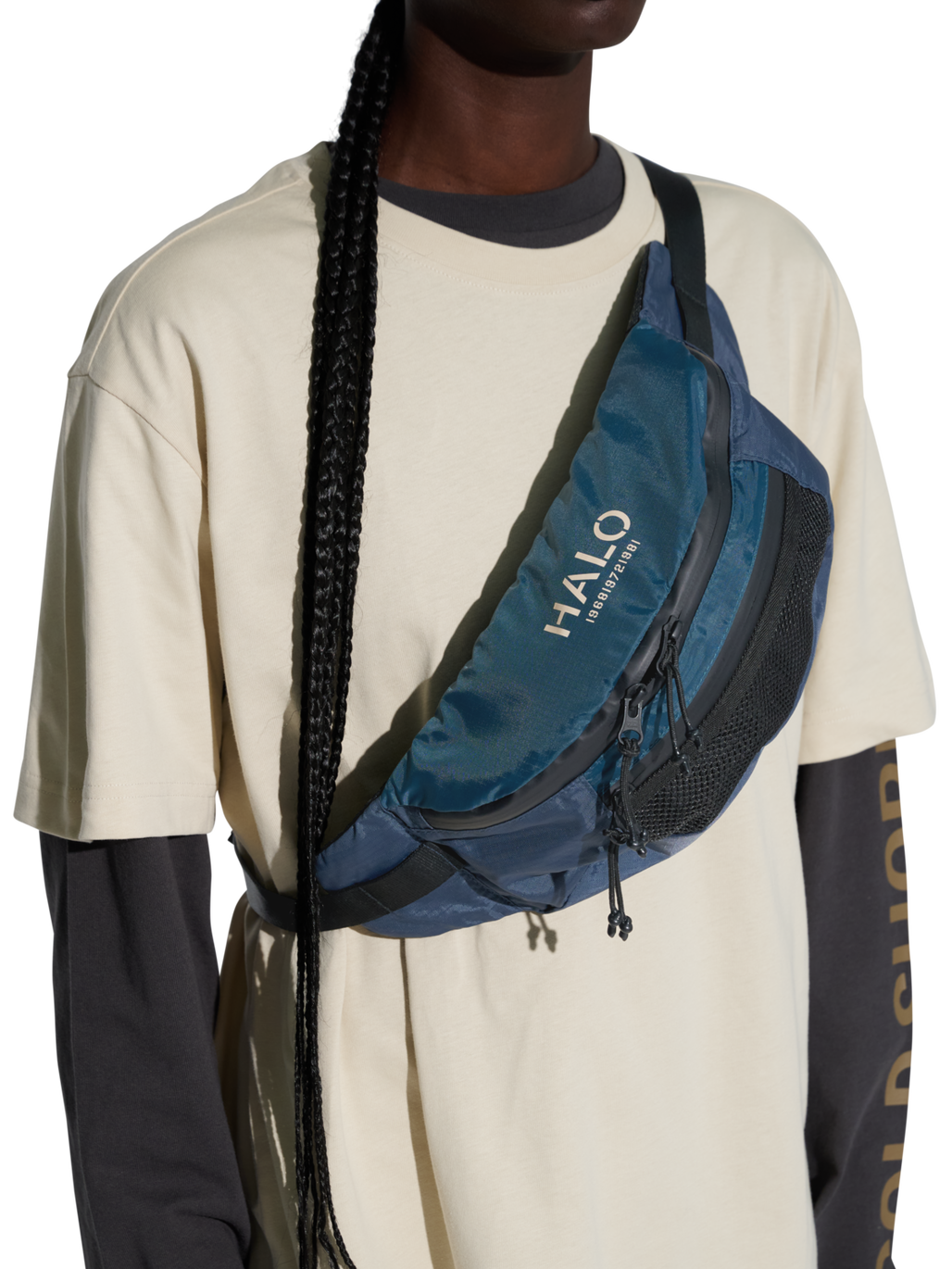 HALO CROSSBODY BAG, BLUE NIGHTS, model