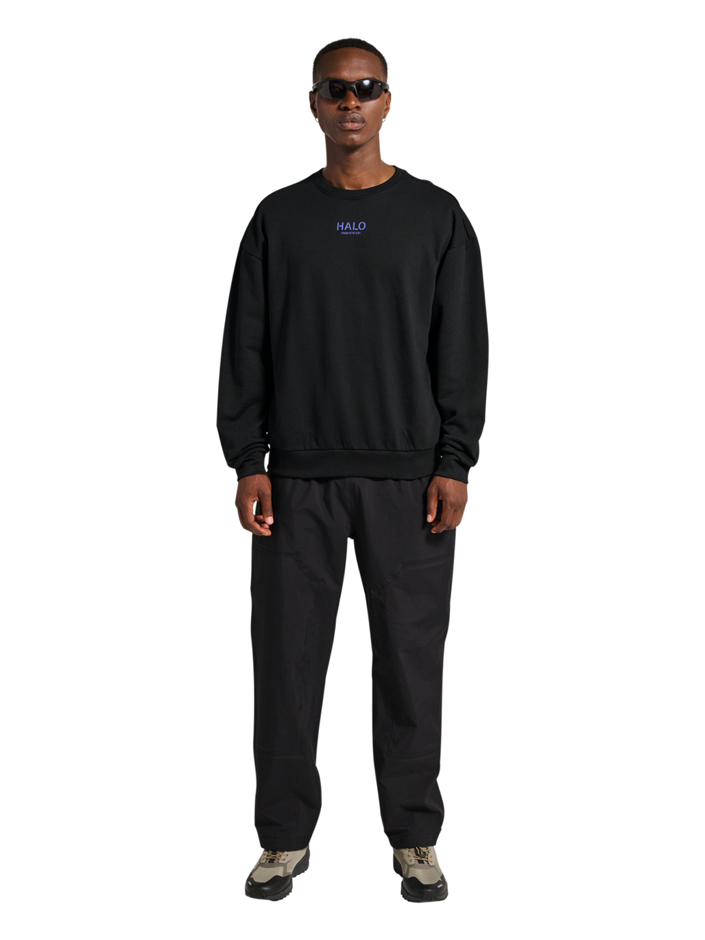 HALO GRAPHIC BOXY CREW, BLACK/BLACK, model