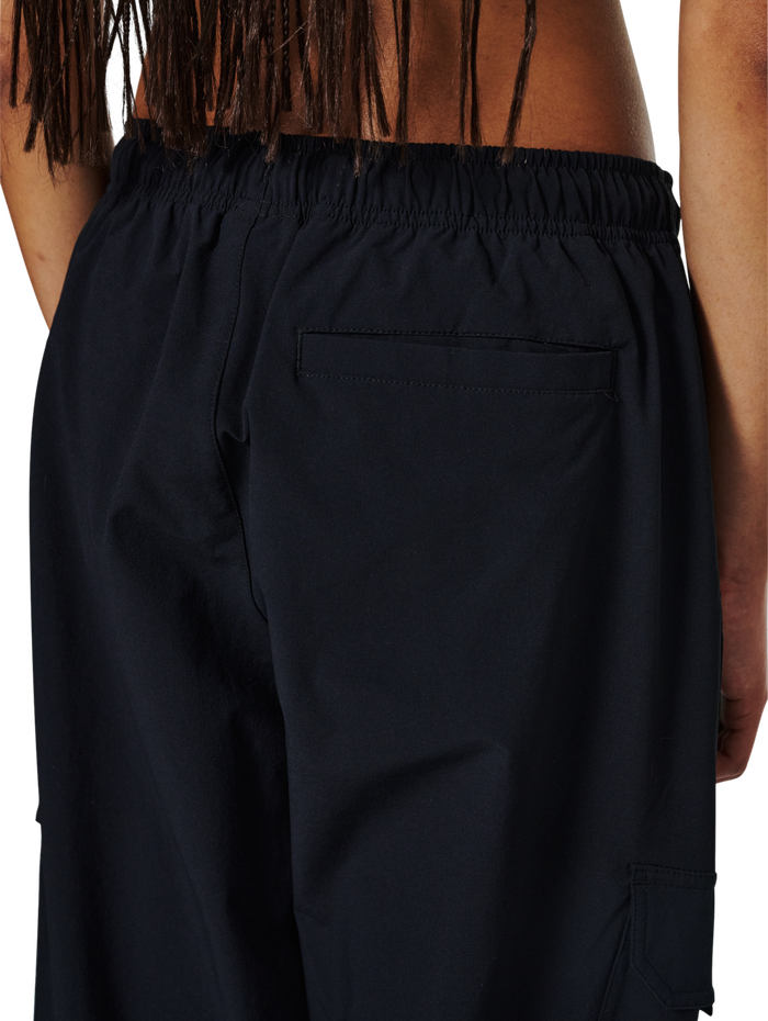 HALO TRAIL PANTS, BLACK, model