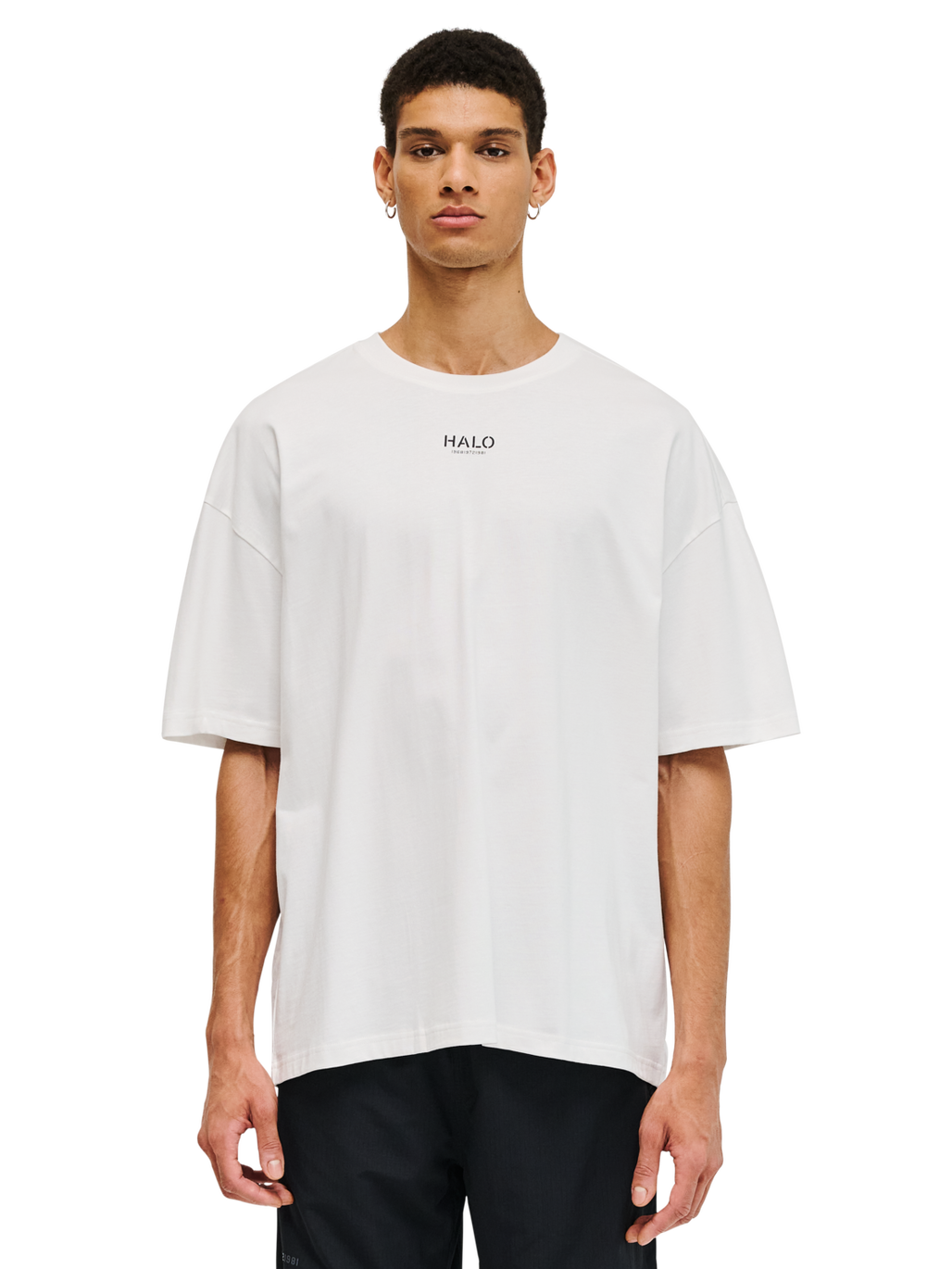 HALO GRAPHIC BOXY T-SHIRT, MARSHMALLOW/DEEP WELL, model