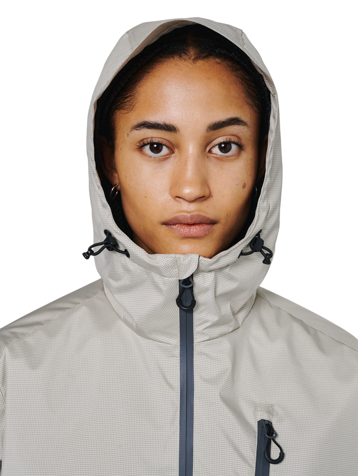 HALO DEFENSE ANORAK, SILVER LINING, model