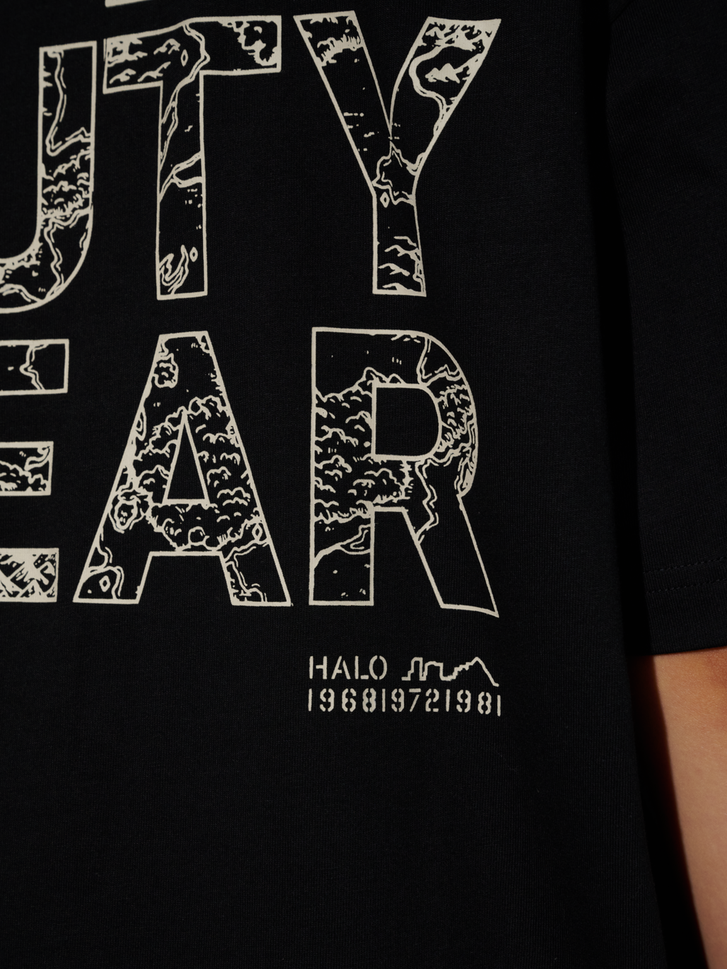 HALO GRAPHIC T-SHIRT BOXY 01, BLACK, model