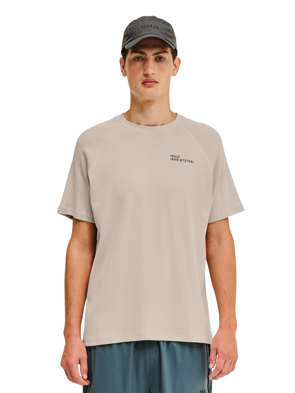 HALO SKYHOOK T-SHIRT, SILVER LINING, model