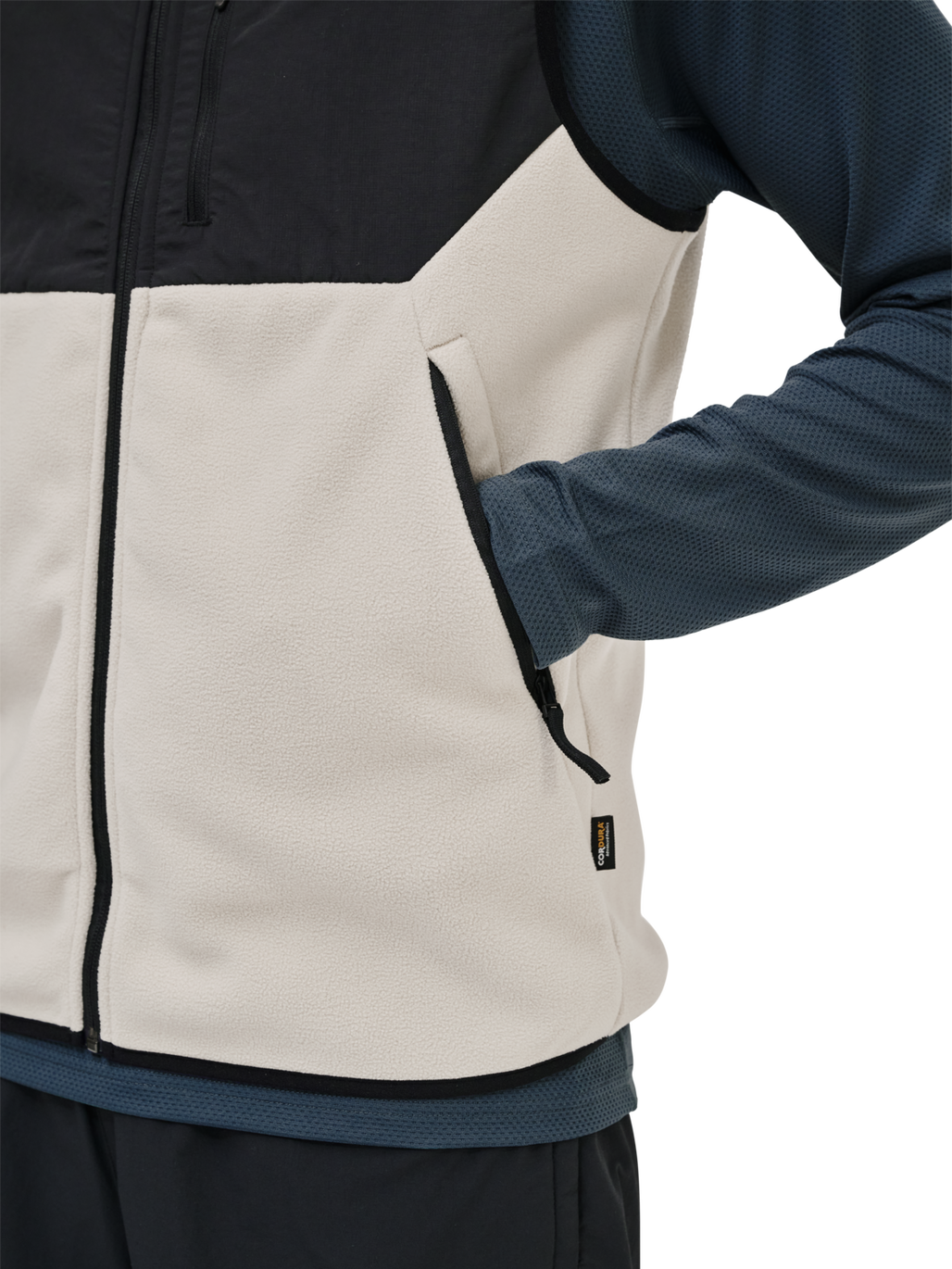 HALO BLOCKED FLEECE VEST, SILVER LINING, model