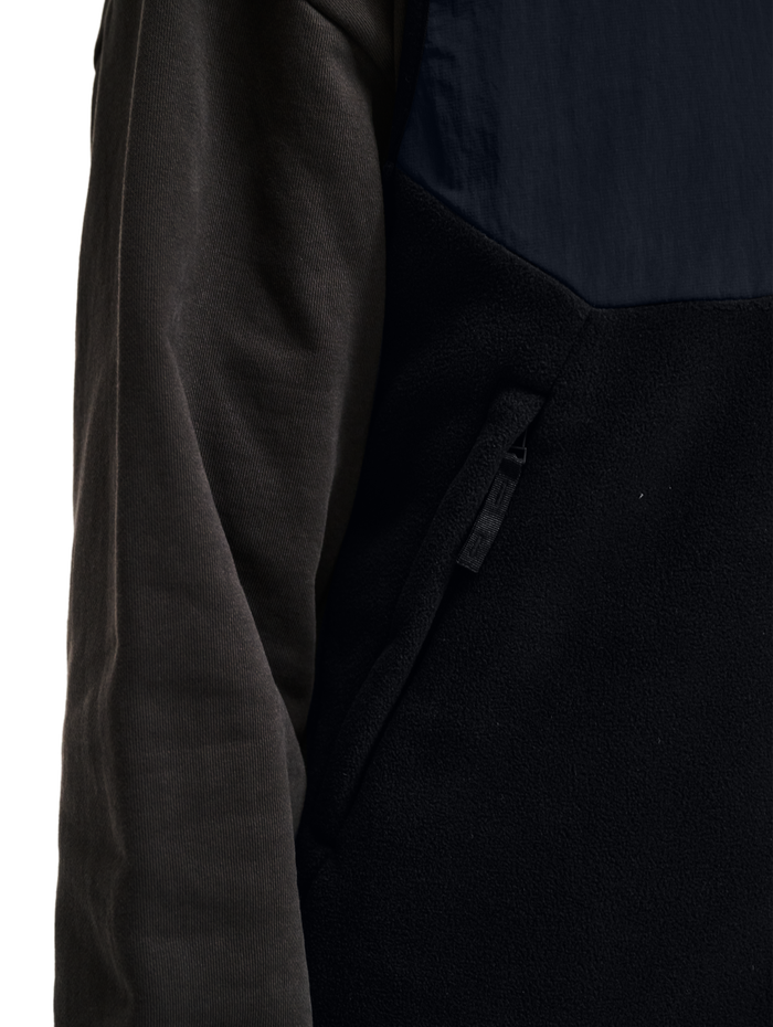 HALO BLOCKED FLEECE VEST, BLACK, model