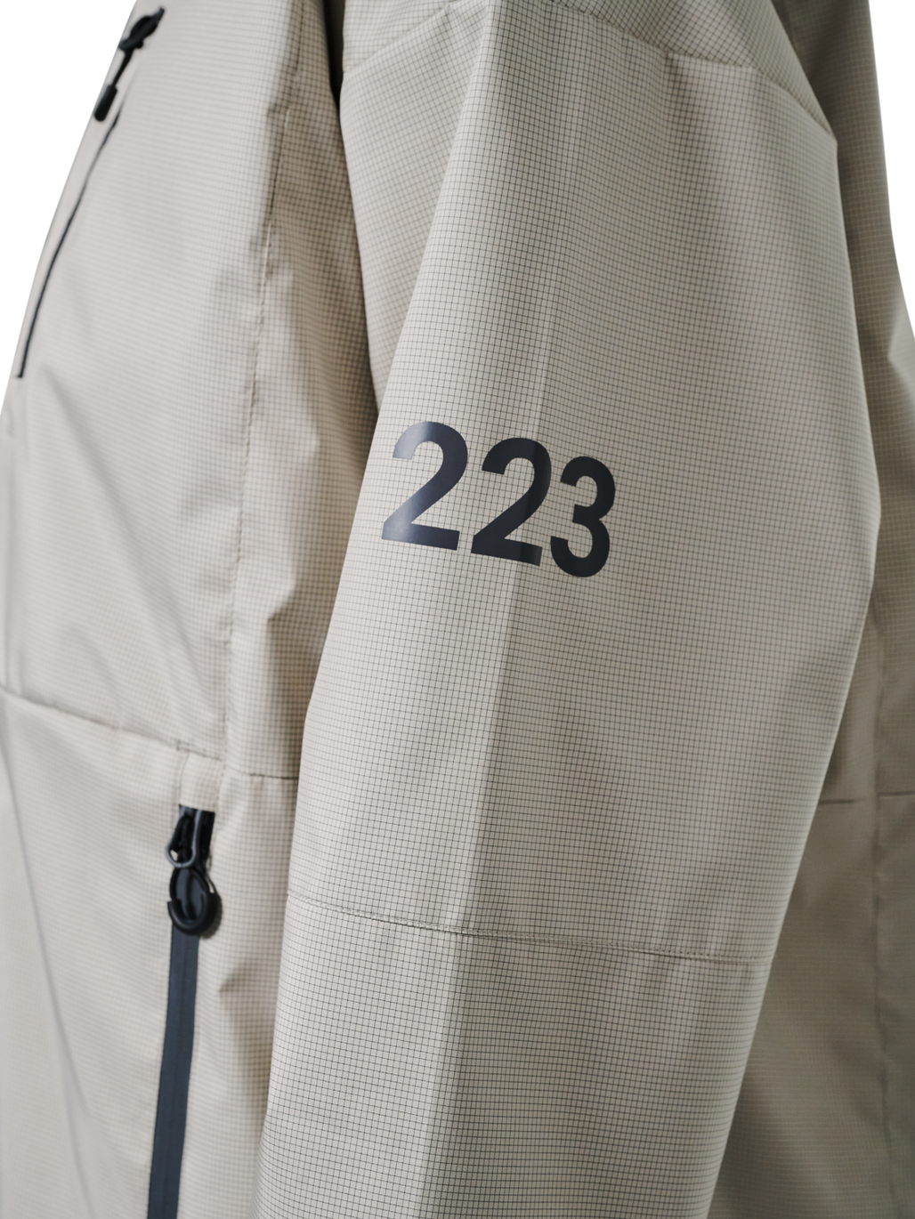 HALO DEFENSE ANORAK, SILVER LINING, model