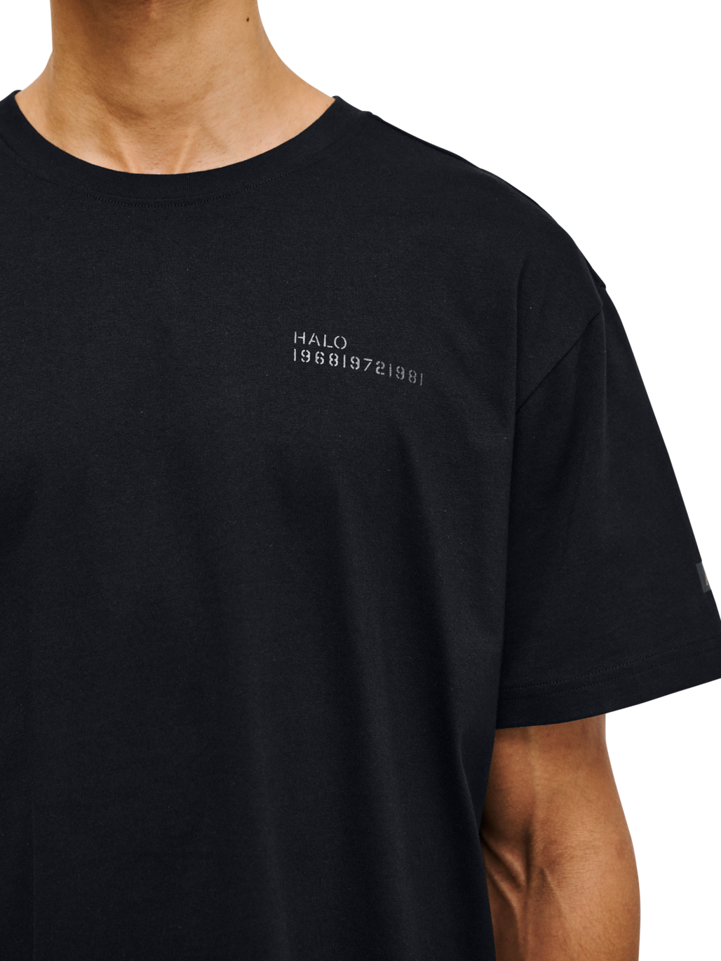 HALO GRAPHIC T-SHIRT, BLACK, model