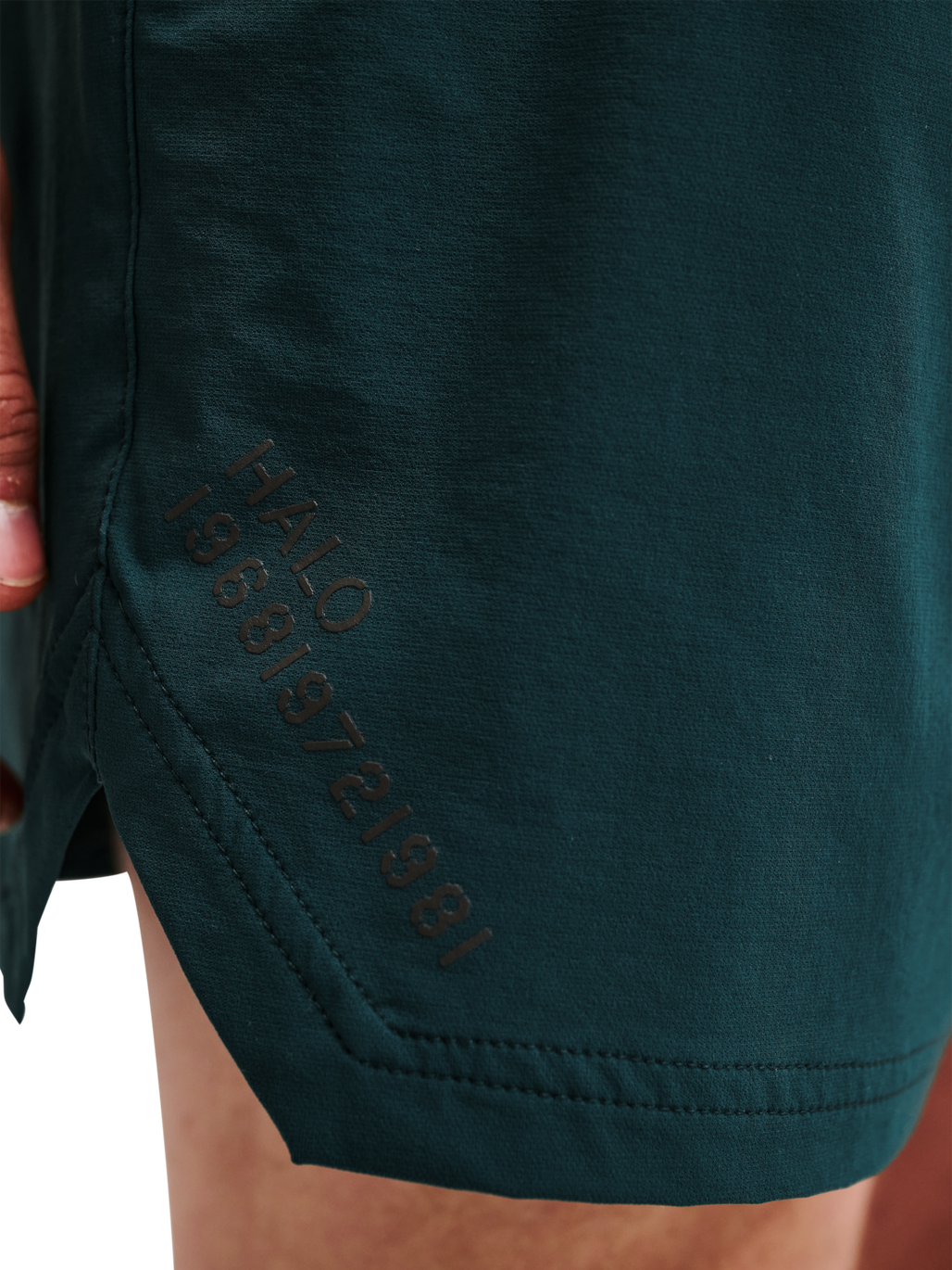 HALO SHORTS, BOTANICAL GARDEN, model