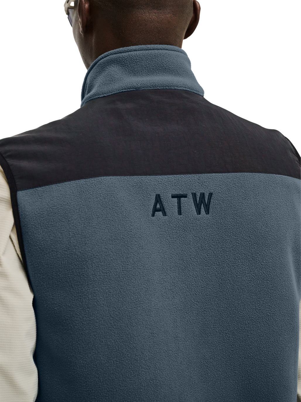 HALO BLOCKED FLEECE VEST, DARK SLATE, model