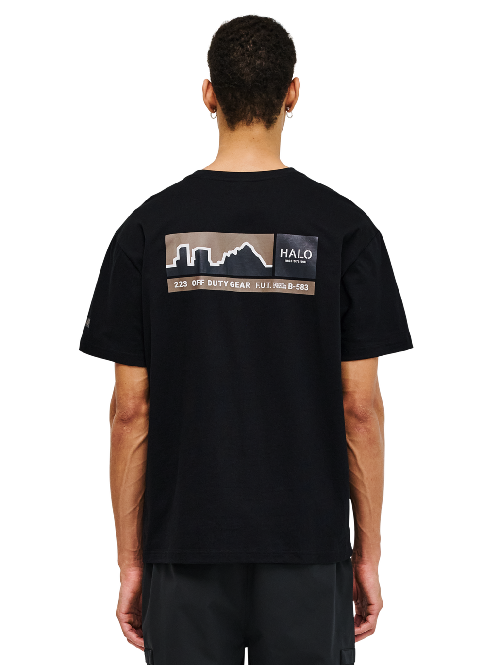 HALO GRAPHIC T-SHIRT, BLACK, model