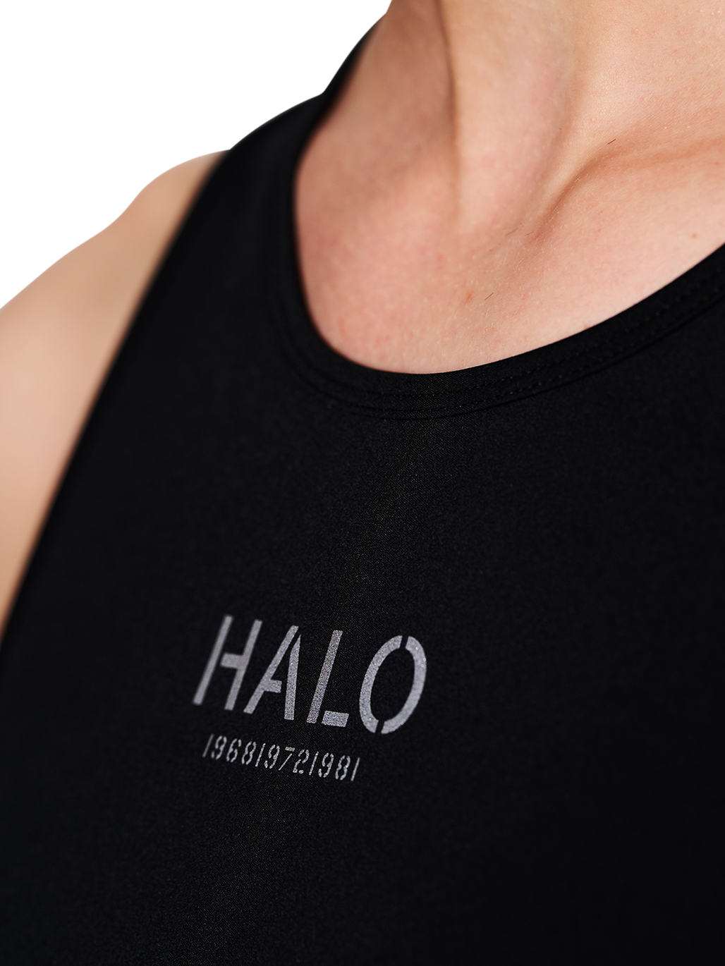 HALO WOMEN TRAINING TOP, BLACK, model