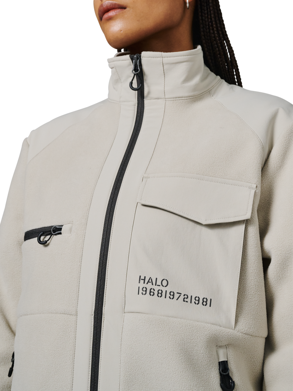 HALO PANELED FLEECE JACKET, SILVER LINING, model