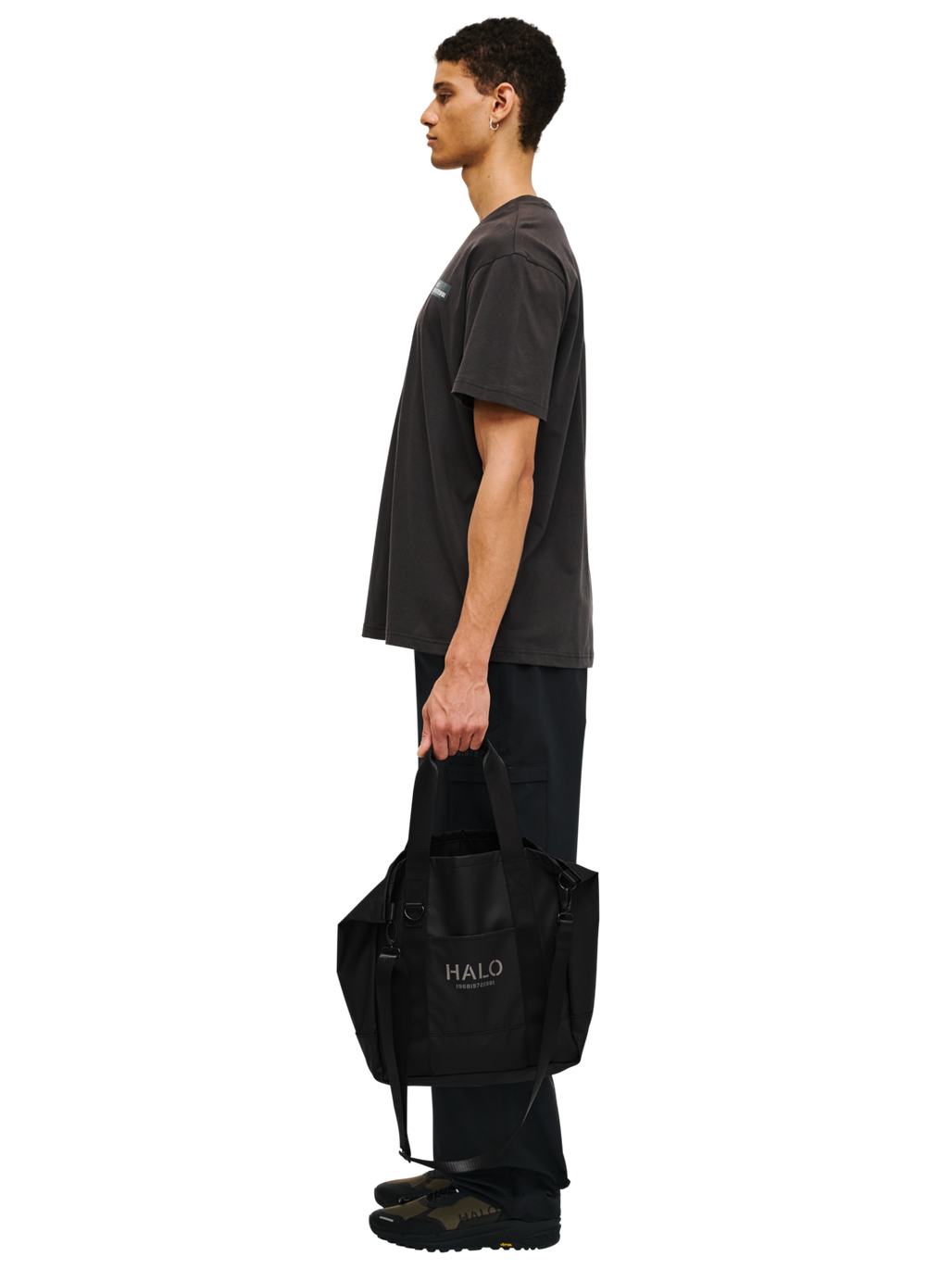 HALO TOTE BAG, BLACK, model