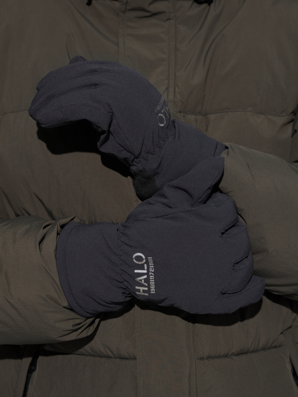 HALO GLOVE, BLACK, model