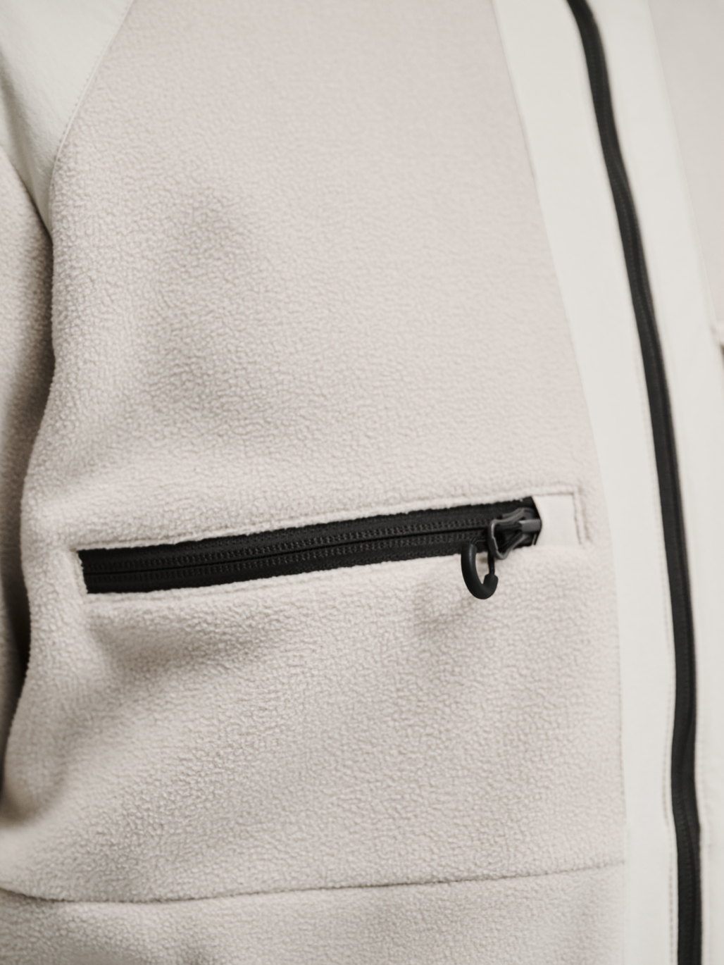 HALO PANELED FLEECE JACKET, SILVER LINING, model