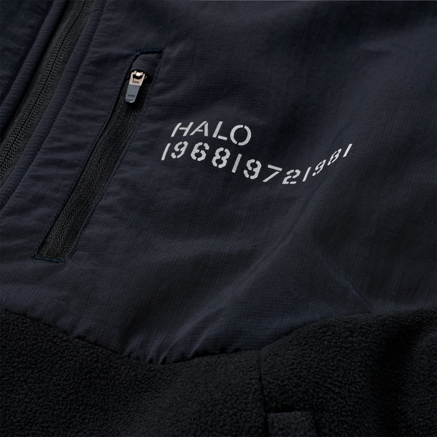 HALO BLOCKED ZIP FLEECE, BLACK, packshot