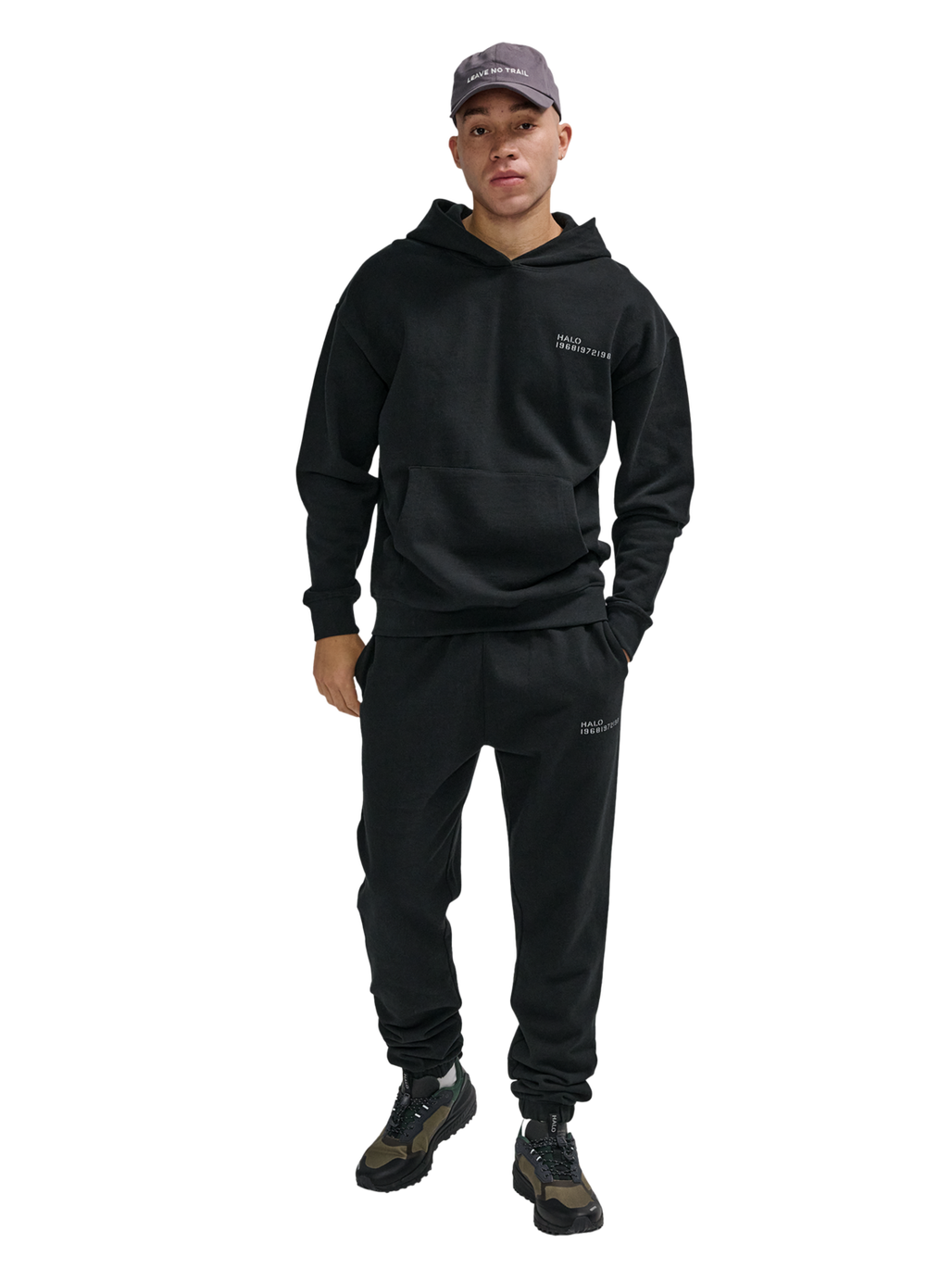 HALO ESSENTIAL SWEATPANTS, BLACK, model