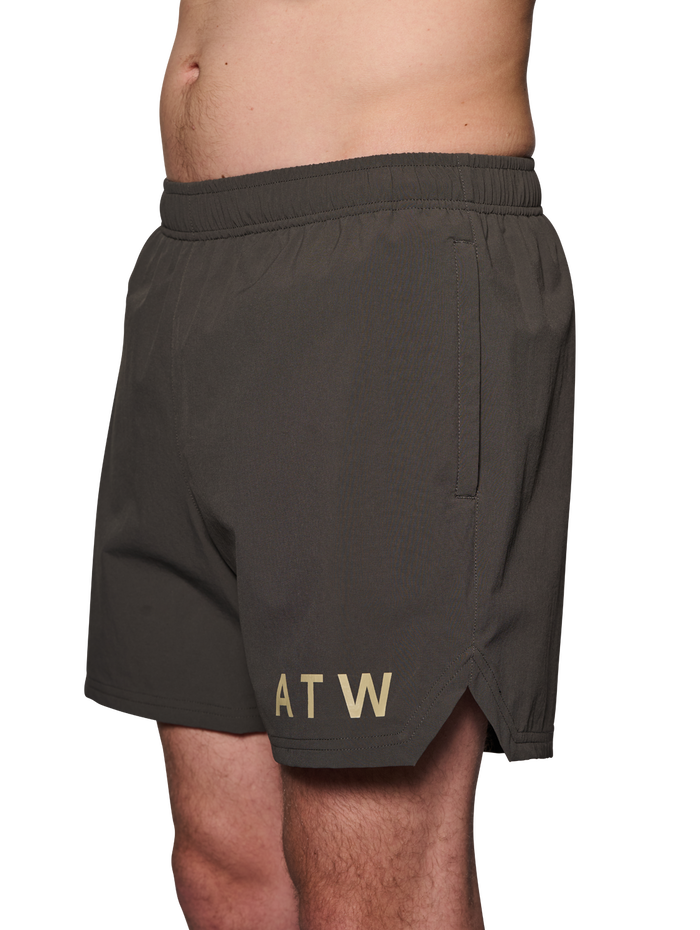 HALO SHORTS, RAVEN, model