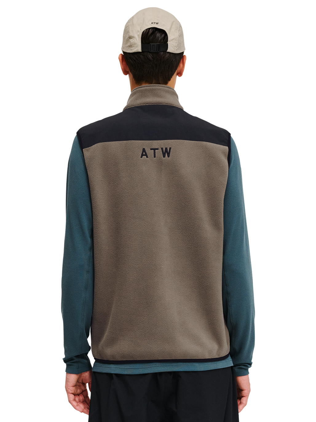 HALO BLOCKED FLEECE VEST, CHOCOLATE CHIP, model