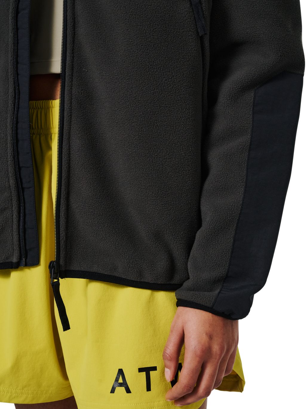 HALO BLOCKED ZIP FLEECE, RAVEN, model