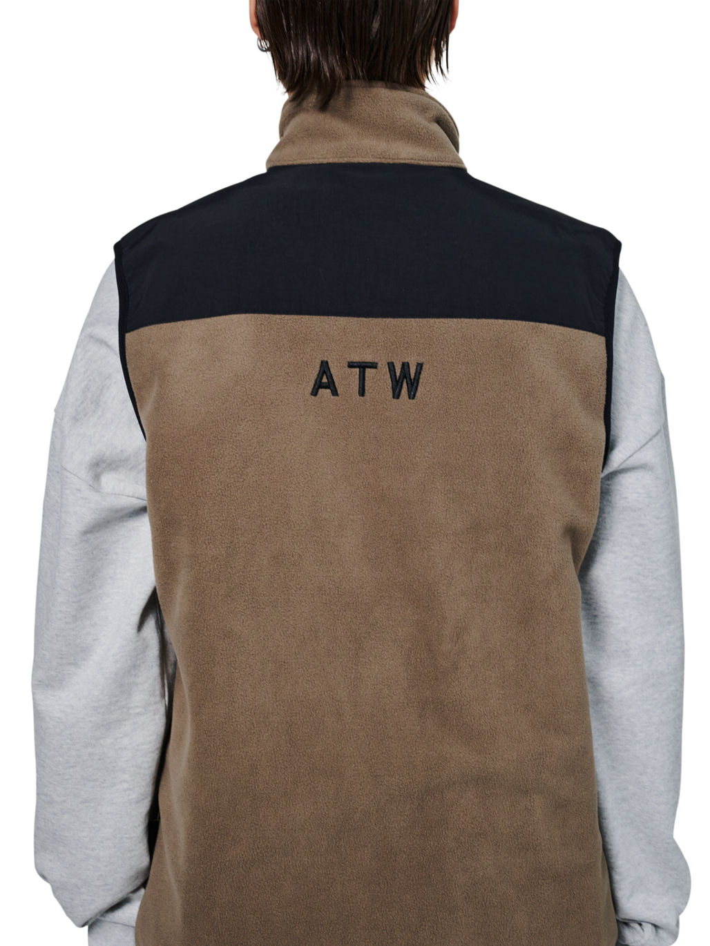 HALO BLOCKED FLEECE VEST, CHOCOLATE CHIP, model