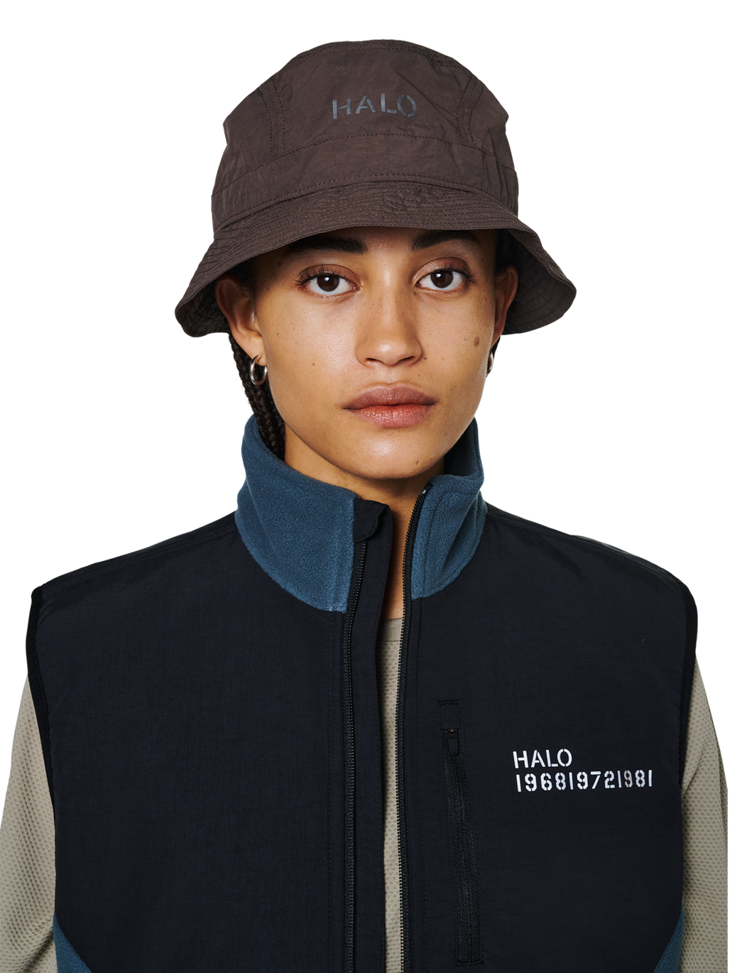 HALO NYLON BUCKET HAT, CHOCOLATE CHIP, model