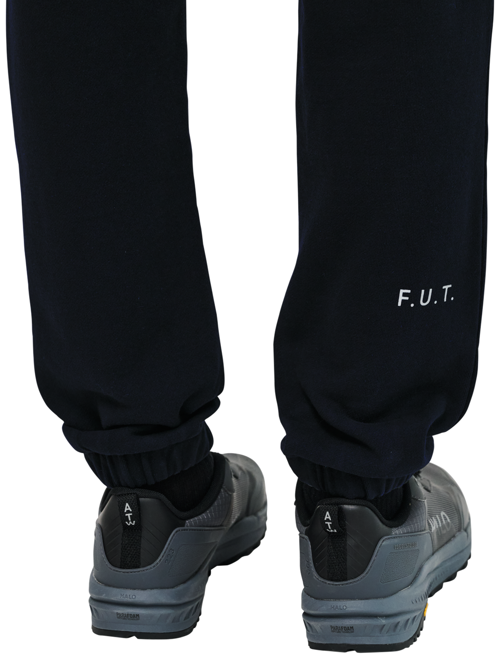 HALO ESSENTIAL SWEATPANTS, BLACK, model