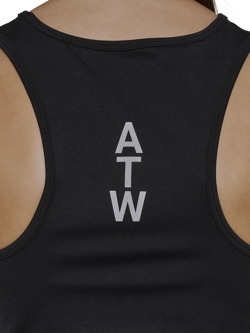 HALO WOMEN TRAINING TOP, BLACK, model