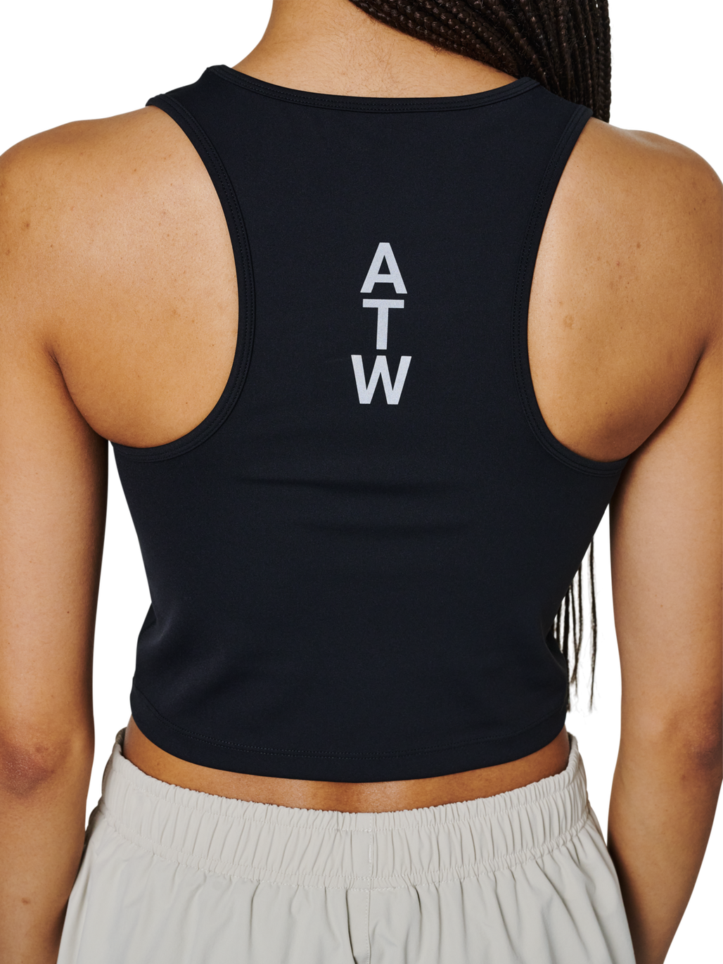 HALO WOMEN TRAINING TOP, BLACK, model