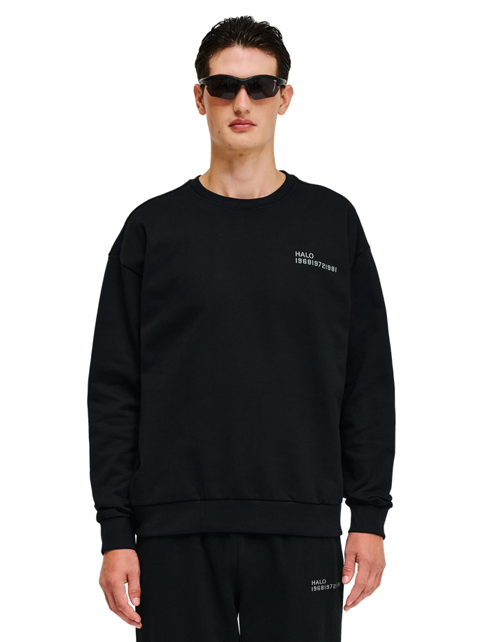 HALO ESSENTIAL CREW, BLACK, model