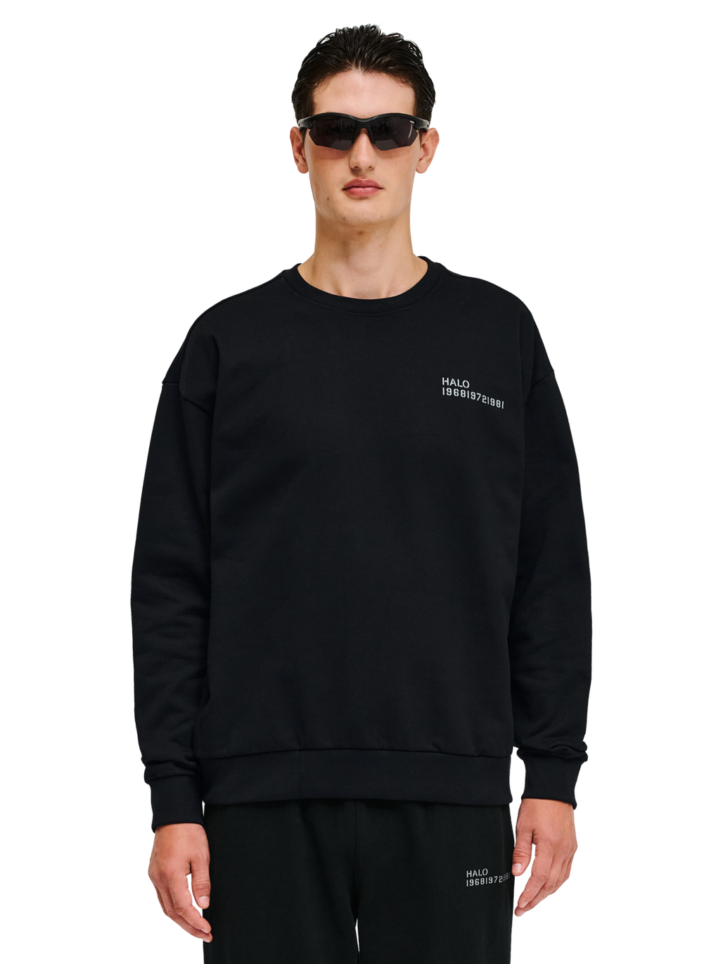 HALO ESSENTIAL CREW, BLACK, model