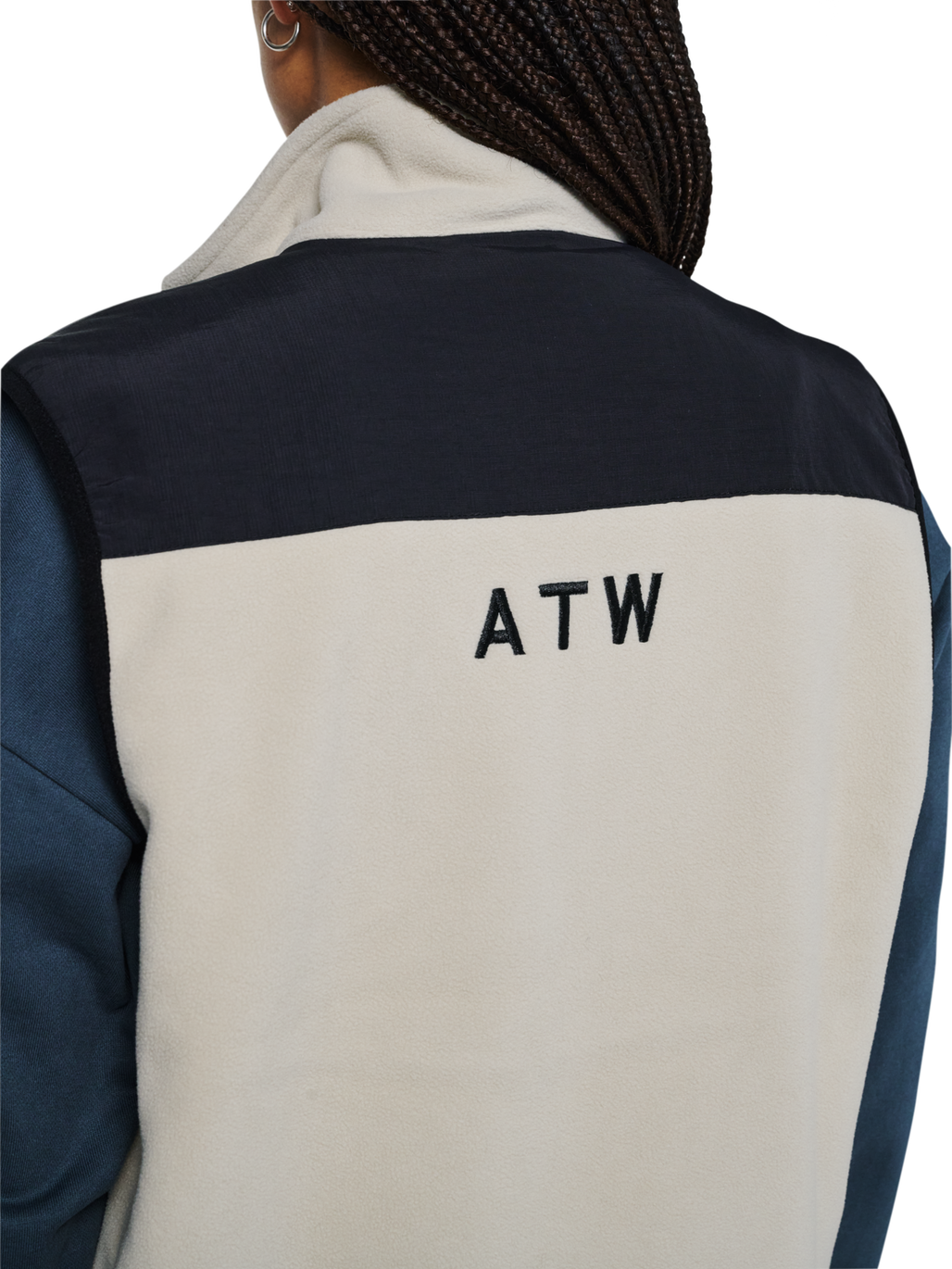 HALO BLOCKED FLEECE VEST, SILVER LINING, model