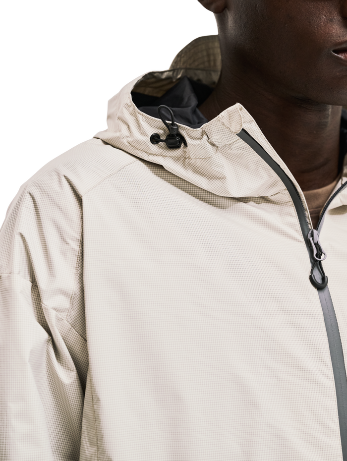 HALO DEFENSE ANORAK, SILVER LINING, model
