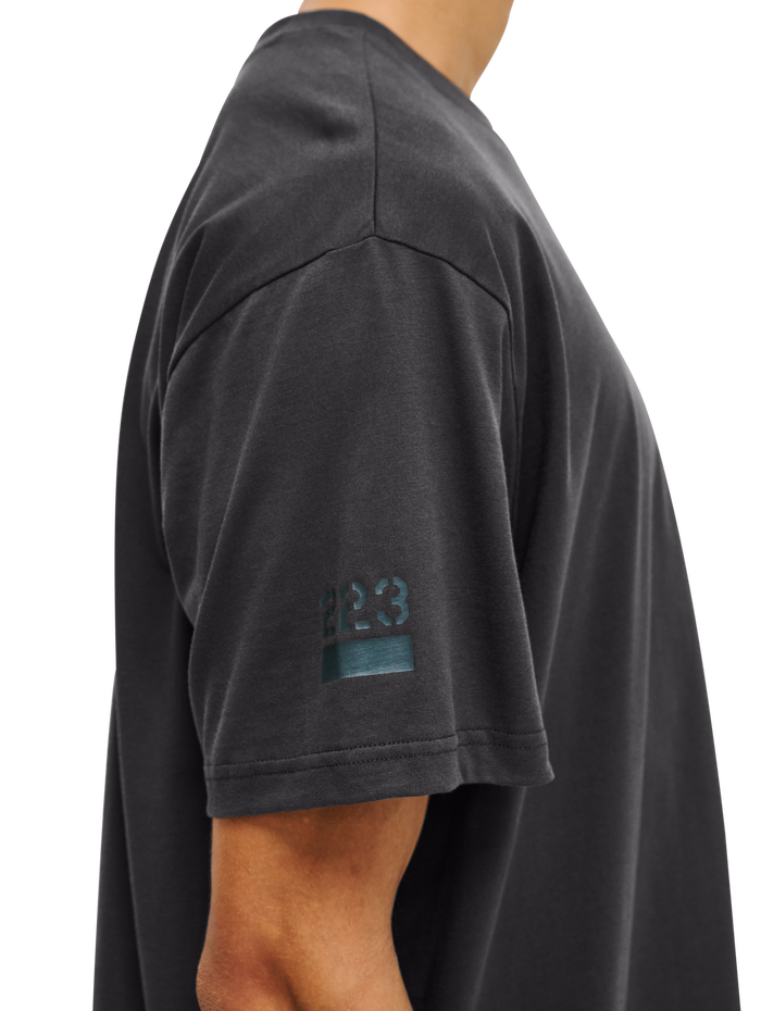 HALO GRAPHIC T-SHIRT, RAVEN, model