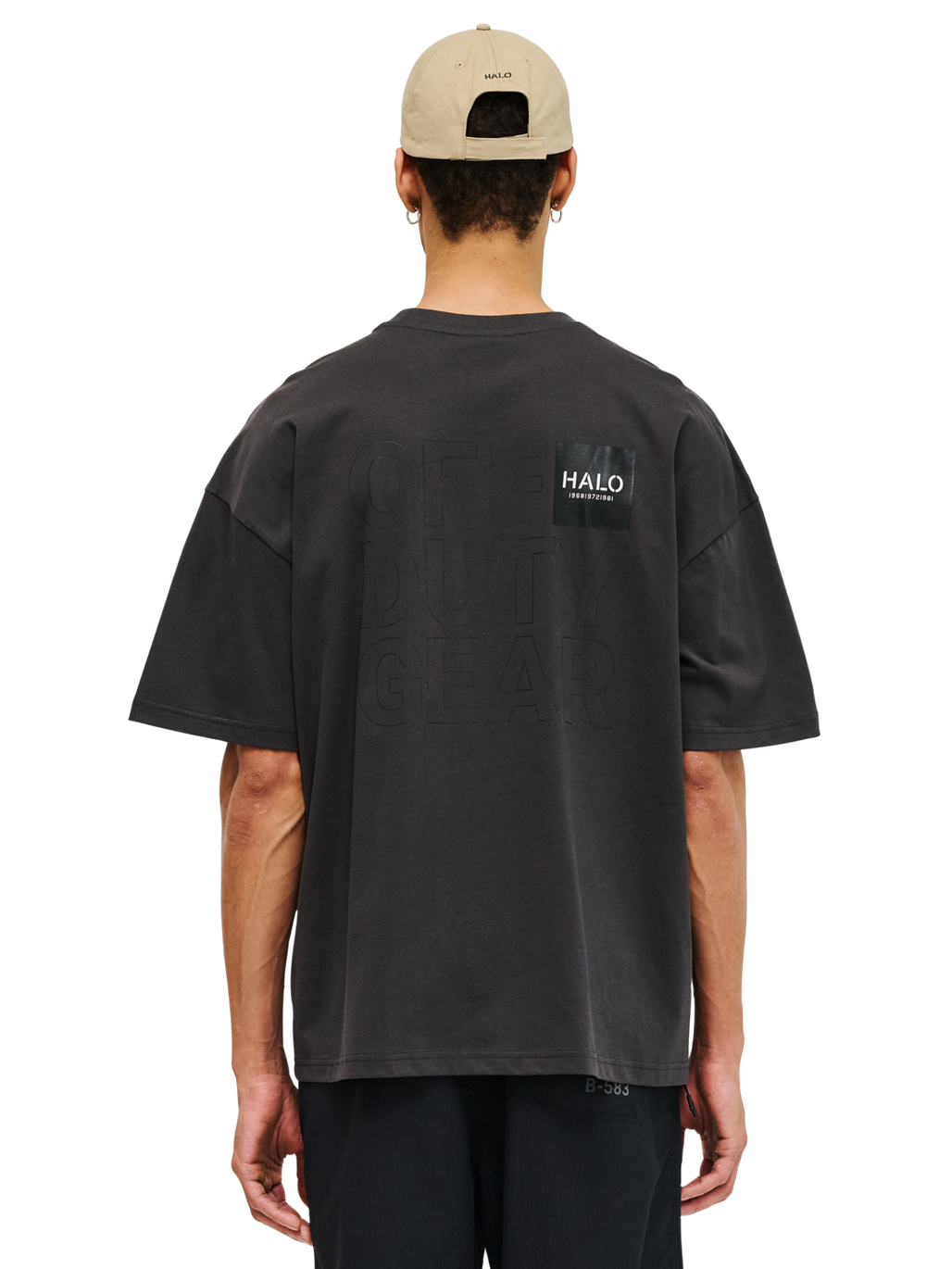 HALO GRAPHIC BOXY T-SHIRT, RAVEN, model