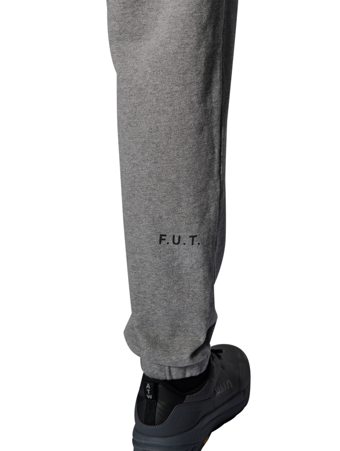 HALO ESSENTIAL SWEATPANTS, GREY MELANGE, model