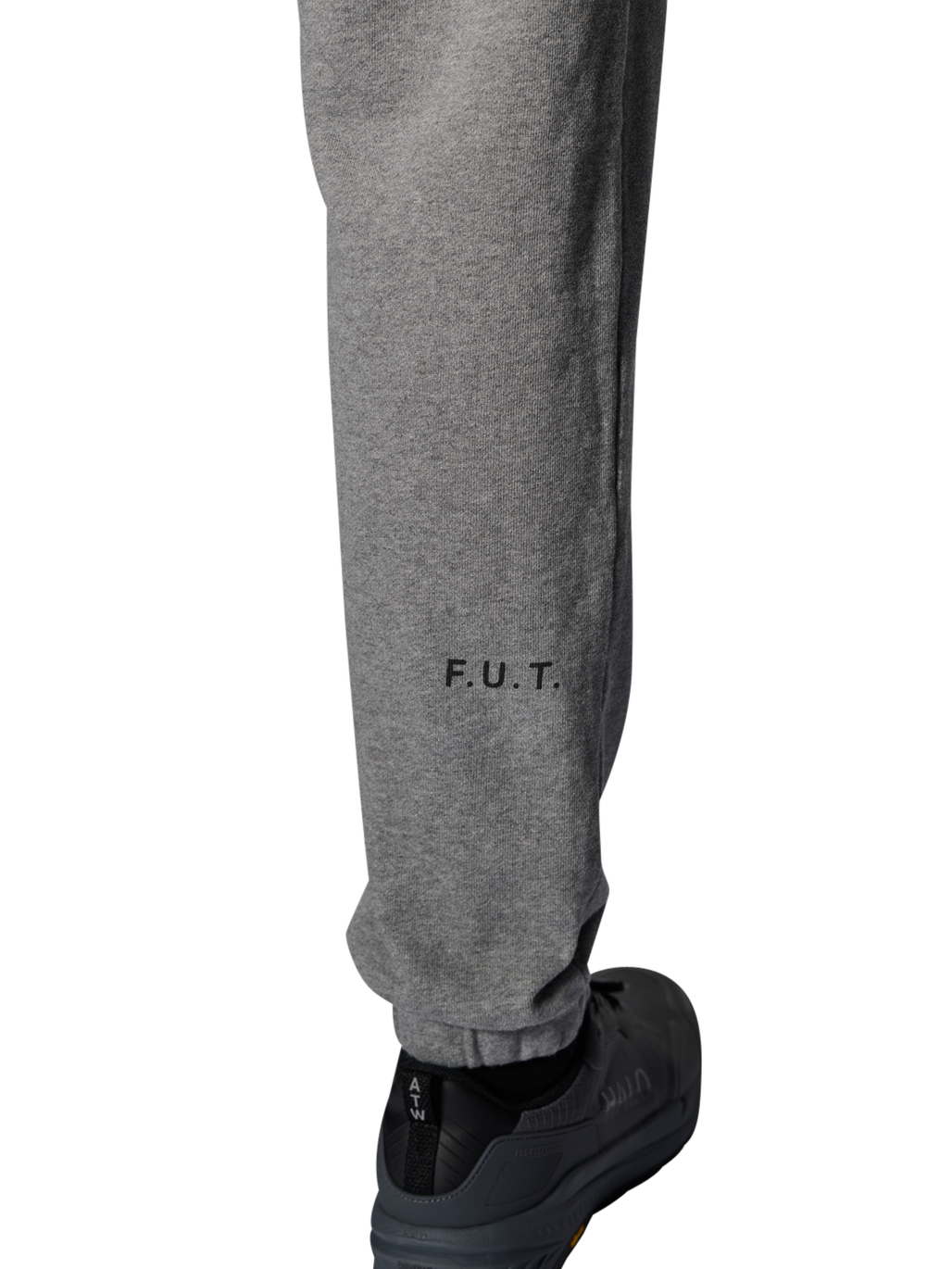 HALO ESSENTIAL SWEATPANTS, GREY MELANGE, model