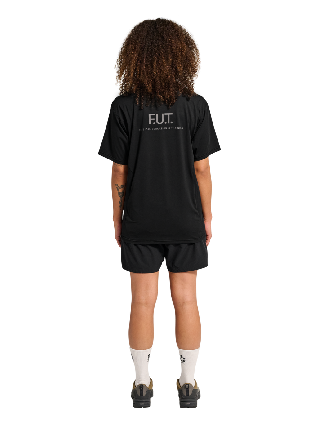 HALO SCOUT SS T-SHIRT, BLACK, model