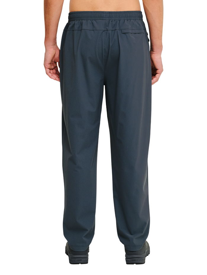 HALO APEX PANTS, DARK SLATE, model