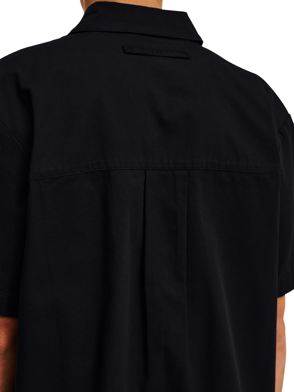 HALO COMMAND SS SHIRT, BLACK, model