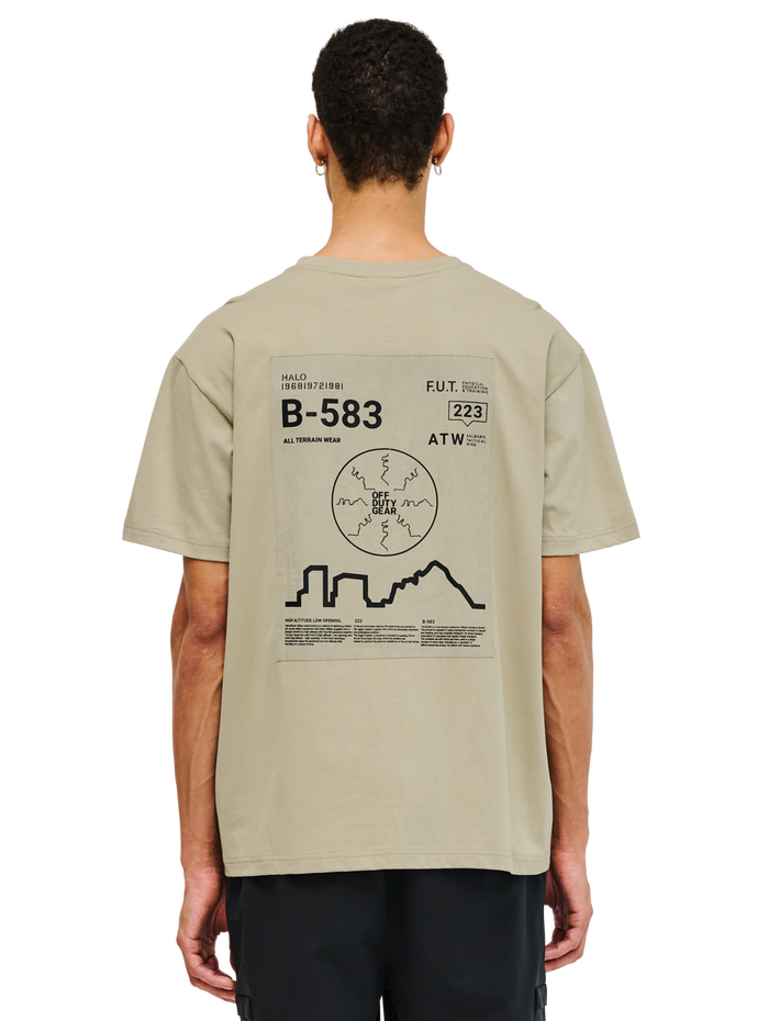 HALO GRAPHIC T-SHIRT 01, SENECA ROCK, model